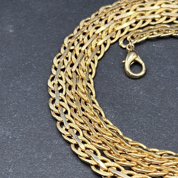 Gorgeous vintage Korea heavy gold tone necklace - Picture 2 of 4